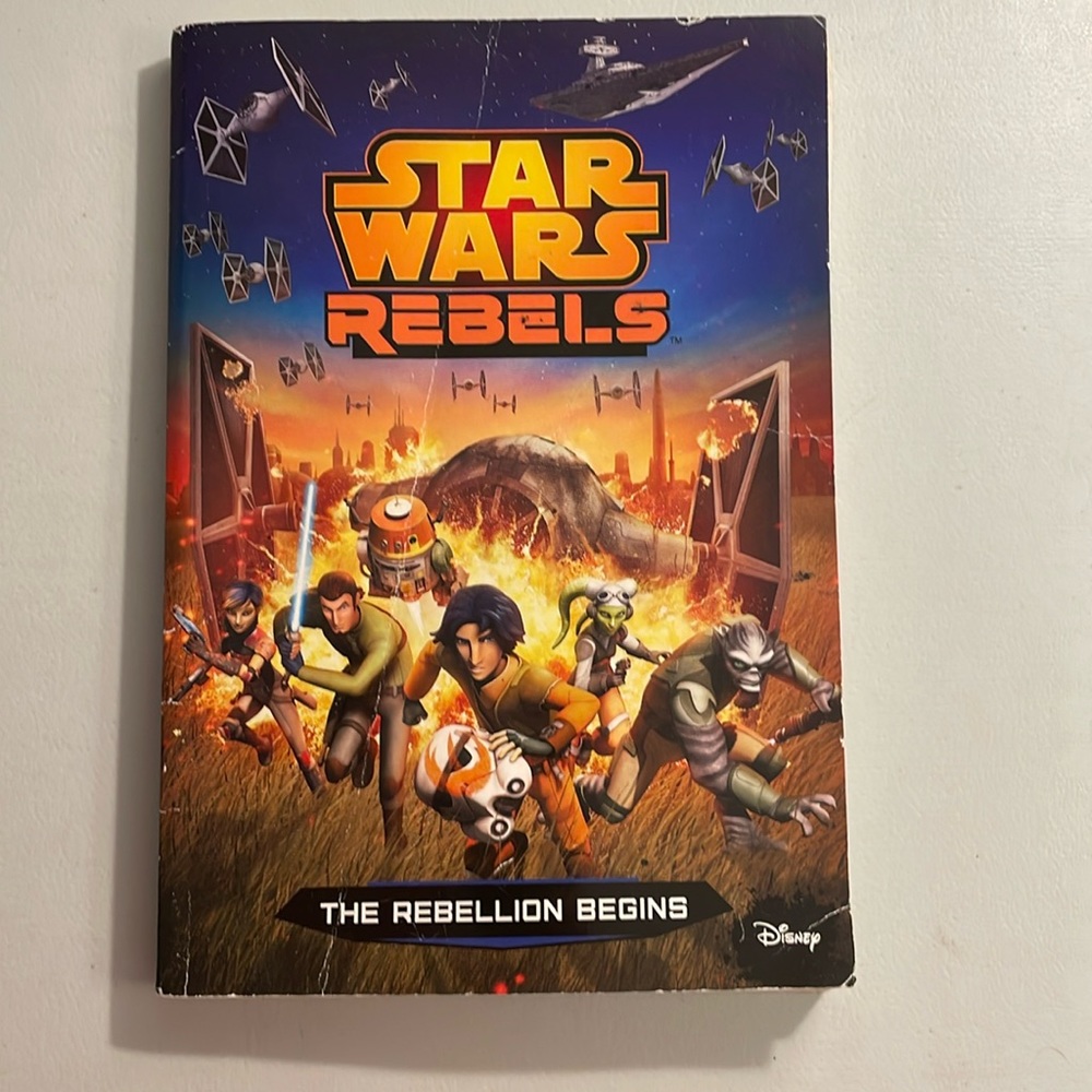 📚2/$6  The Rebellion Begins: Star Wars Rebels